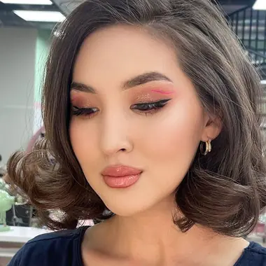 Нюдовый макияж и укладка